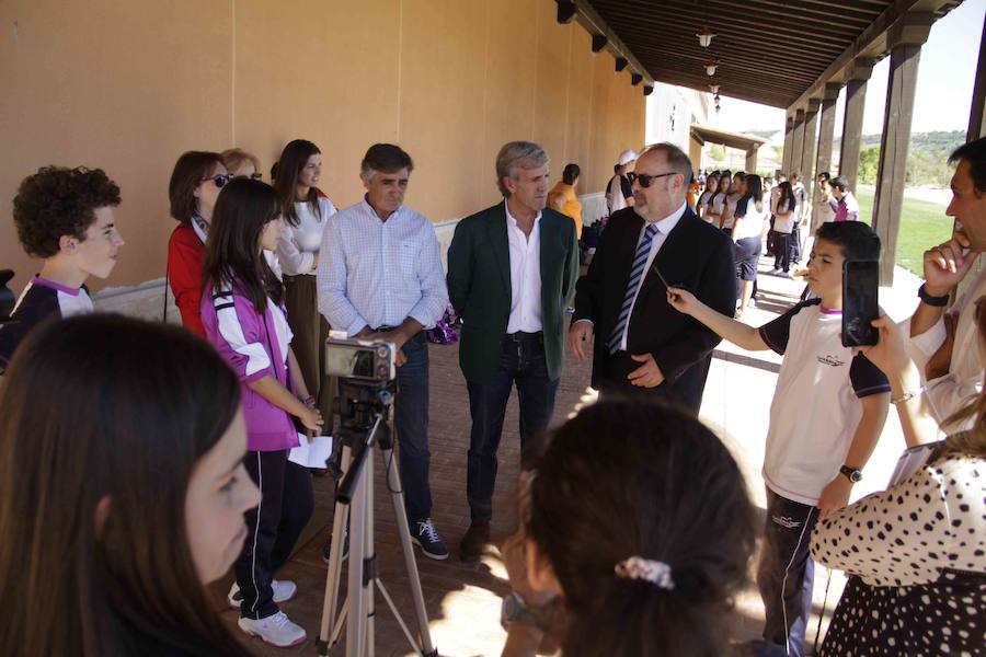 Durante la entrega de los galardones, los estudiantes participaron en distintas actividades de recreo y didácticas en un viñedo del grupo bodeguero familiar Emilio Moro, organizador del certamen