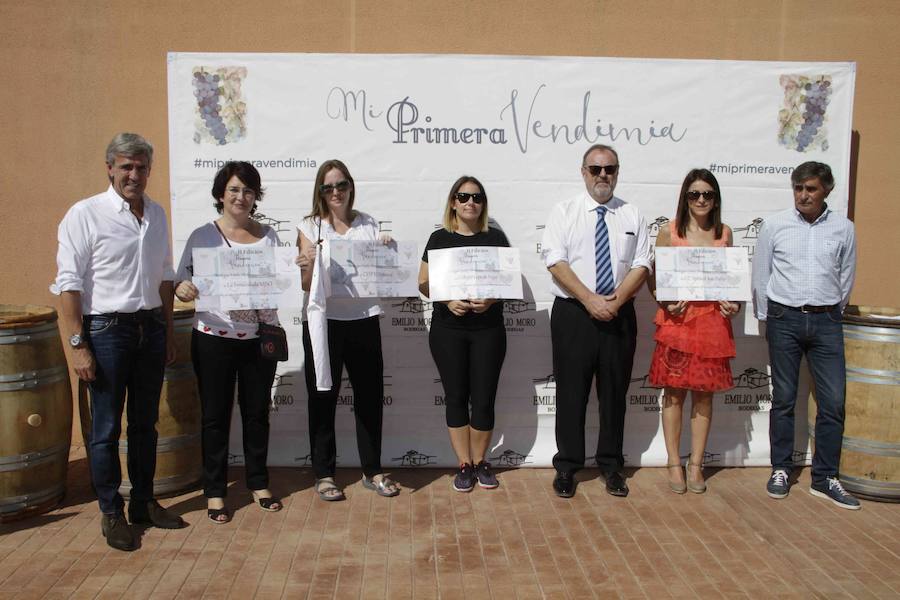 Durante la entrega de los galardones, los estudiantes participaron en distintas actividades de recreo y didácticas en un viñedo del grupo bodeguero familiar Emilio Moro, organizador del certamen