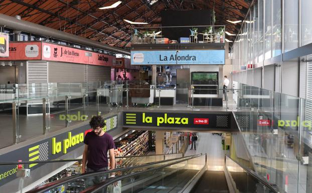 Supermercado de la cadena DIA, en la planta sótano del Mercado del Val.