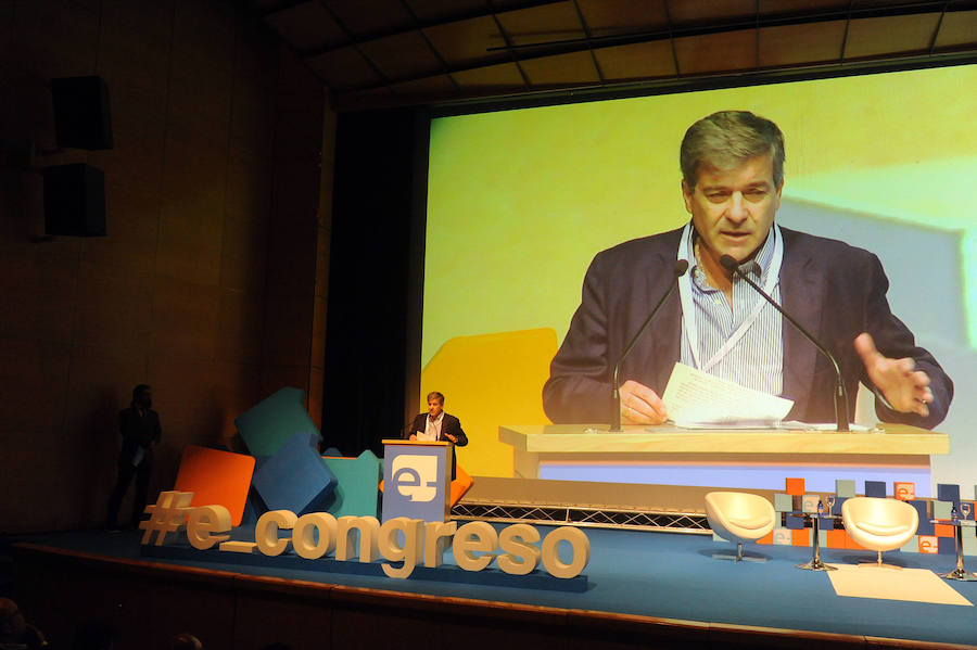 El director general de El Norte de Castilla, Ángel de las Heras, inaugura e congreso.