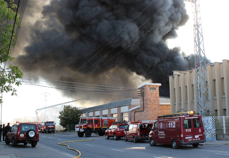 La nave afectada pertenece a la empresa Hijos De Plácido Hernández situada en el polígono de El Cerro de la capital segoviana