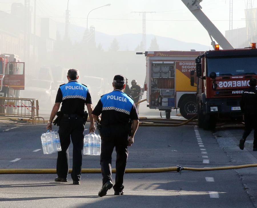 La nave afectada pertenece a la empresa Hijos De Plácido Hernández situada en el polígono de El Cerro de la capital segoviana