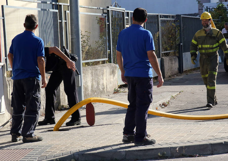 La nave afectada pertenece a la empresa Hijos De Plácido Hernández situada en el polígono de El Cerro de la capital segoviana