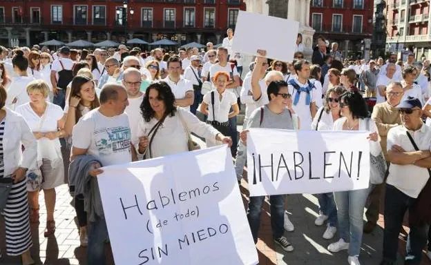 Concentración 'Hablemos' en la Plaza Mayor de Valladolid. 