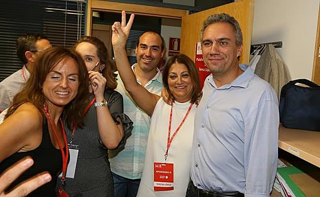 Teresa López celebra los resultados de las primarias. 