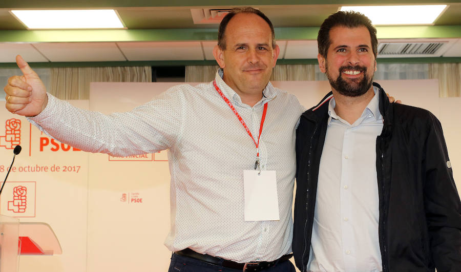 José Luis Aceves, ya proclamado secretario general del PSOE de Segovia, junto al líder de las siglas autonómicas, Luis Tudanca (derecha).