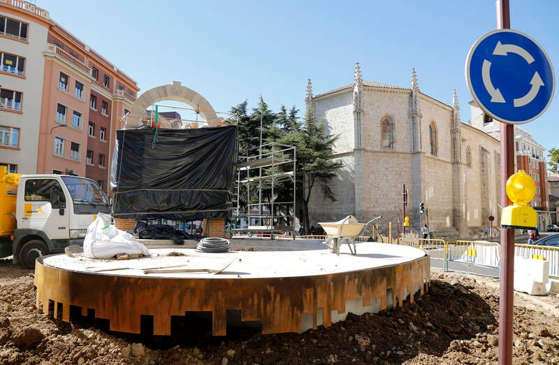 La inauguración del monumento se enmarca dentro de los diversos actos que el centro asistencial ha programado a lo largo del año para conmemorar el 425 aniversario de su presencia en Palencia