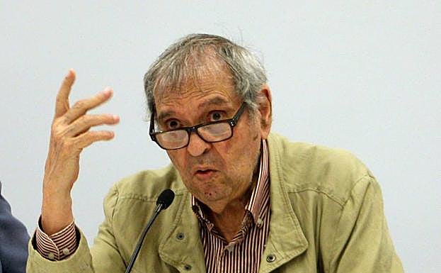 Rafael Cadenas, durante su ponencia. 