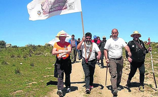 Grupo de peregrinos durante una de las etapas de la ruta ‘De la cuna al sepulcro’. 