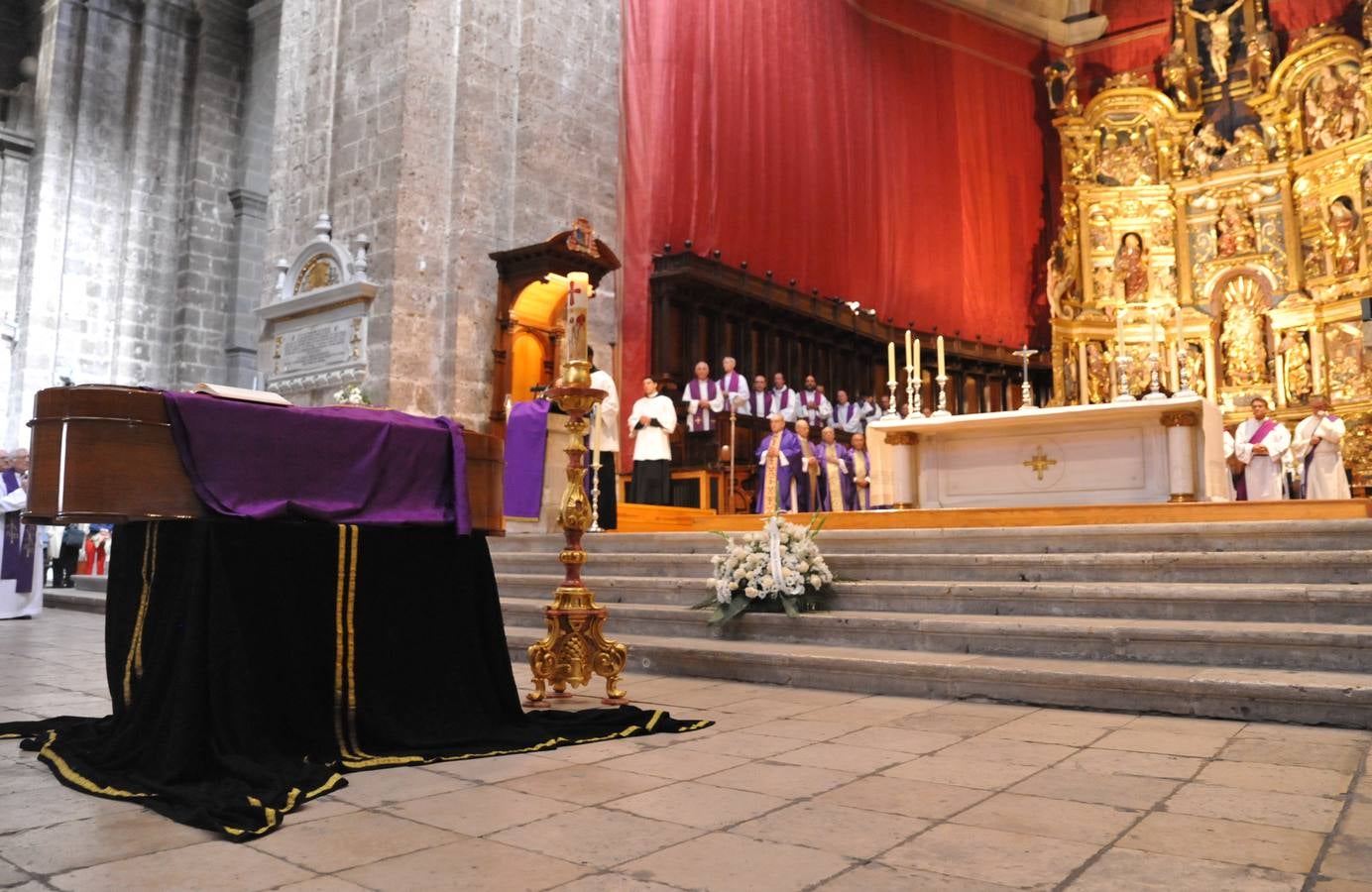 La Catedral acoge el funeral por Fernando García, rector del Seminario de Valladolid