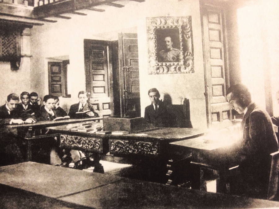 Lectores en la Biblioteca de la Casa de Cervantes, en 1918.