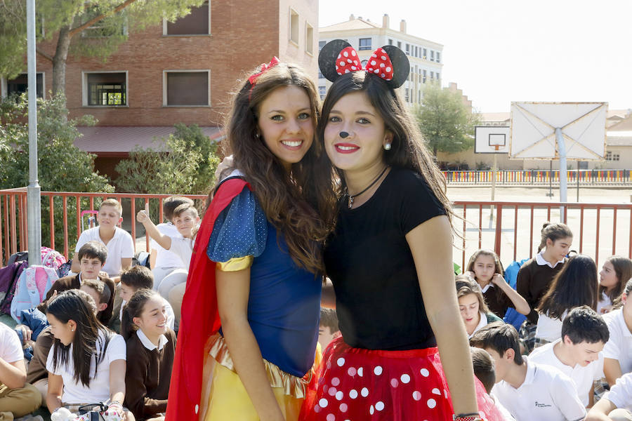 Los actos comenzaron con el tradicional pregón de apertura a cargo de los alumnos de segundo de Bachillerato.