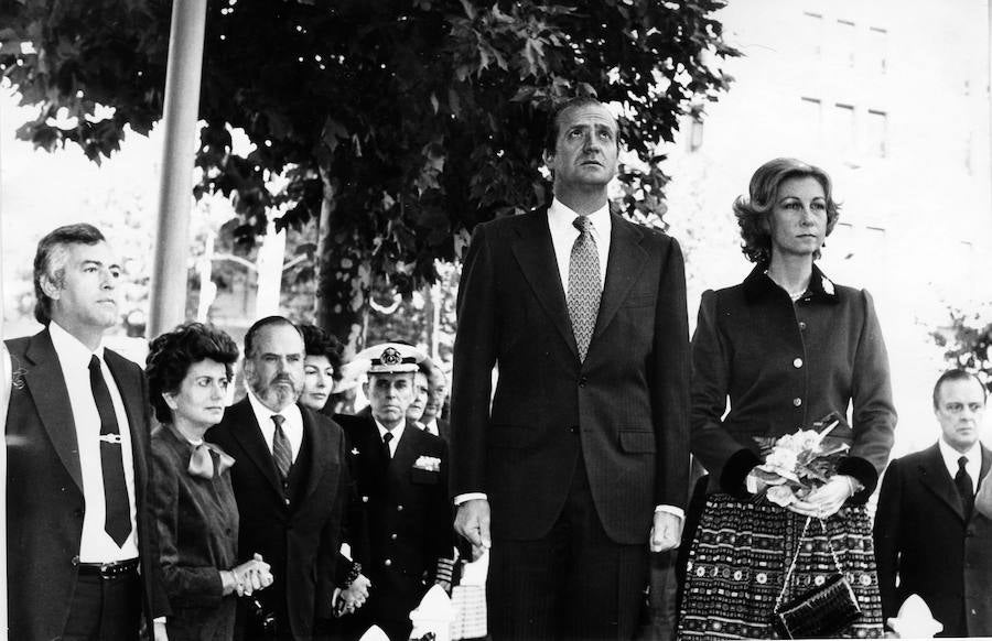 En los actos conmemorativos del Doce de Octubre de 1980, don Juan Carlos y doña Sofía inauguraron una exposición sobre la imprenta en Iberoamérica en la Casa de Colon; participaron en un acto académico en la Universidad e inauguraron el Museo Oriental 