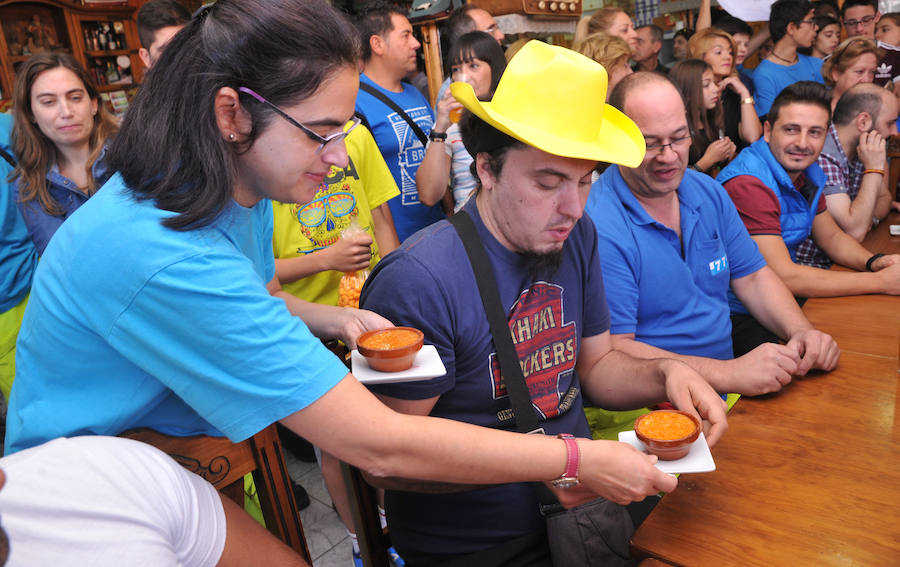 Concurso de comer picante en Casa Bienve