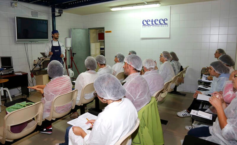 Una treintena de aficionados aprenden técnicas para elaborar productos saludables en su propio hogar en el curso de formación organizado por el Cetece en colaboración con El Norte de Castilla
