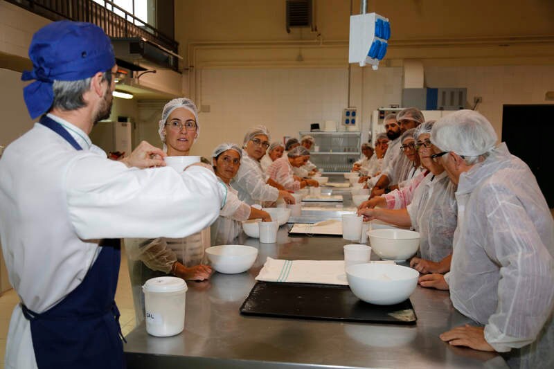 Una treintena de aficionados aprenden técnicas para elaborar productos saludables en su propio hogar en el curso de formación organizado por el Cetece en colaboración con El Norte de Castilla