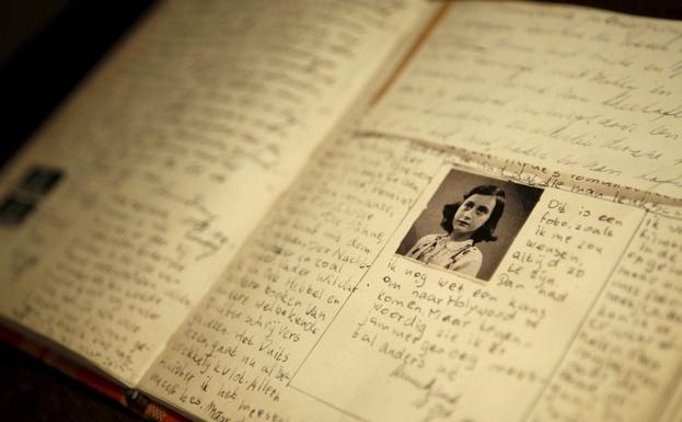 Réplica del diario de Ana Frank.