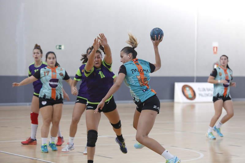 Partido de balonmano femenino entre el Palencia Turismo y el Hand Vall Valladolid