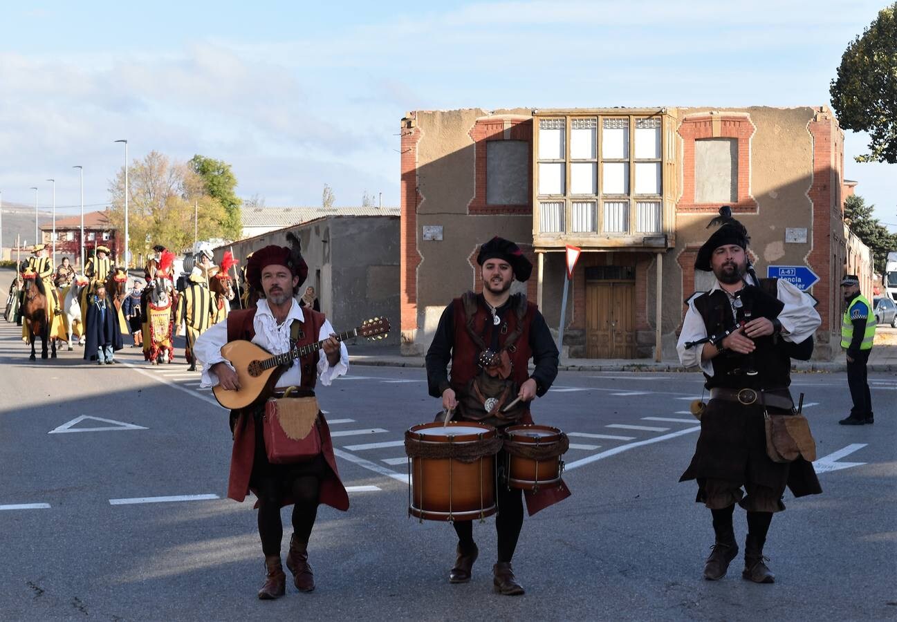 Más de un centenar de vecinos participan en la escenificación histórica de la visita del emperador en 1517