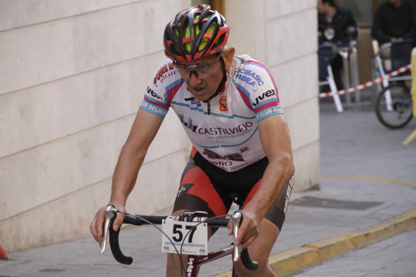 Diego Cosgaya y Marta Antolino se llevan la cronoescalada al castillo de Peñafiel