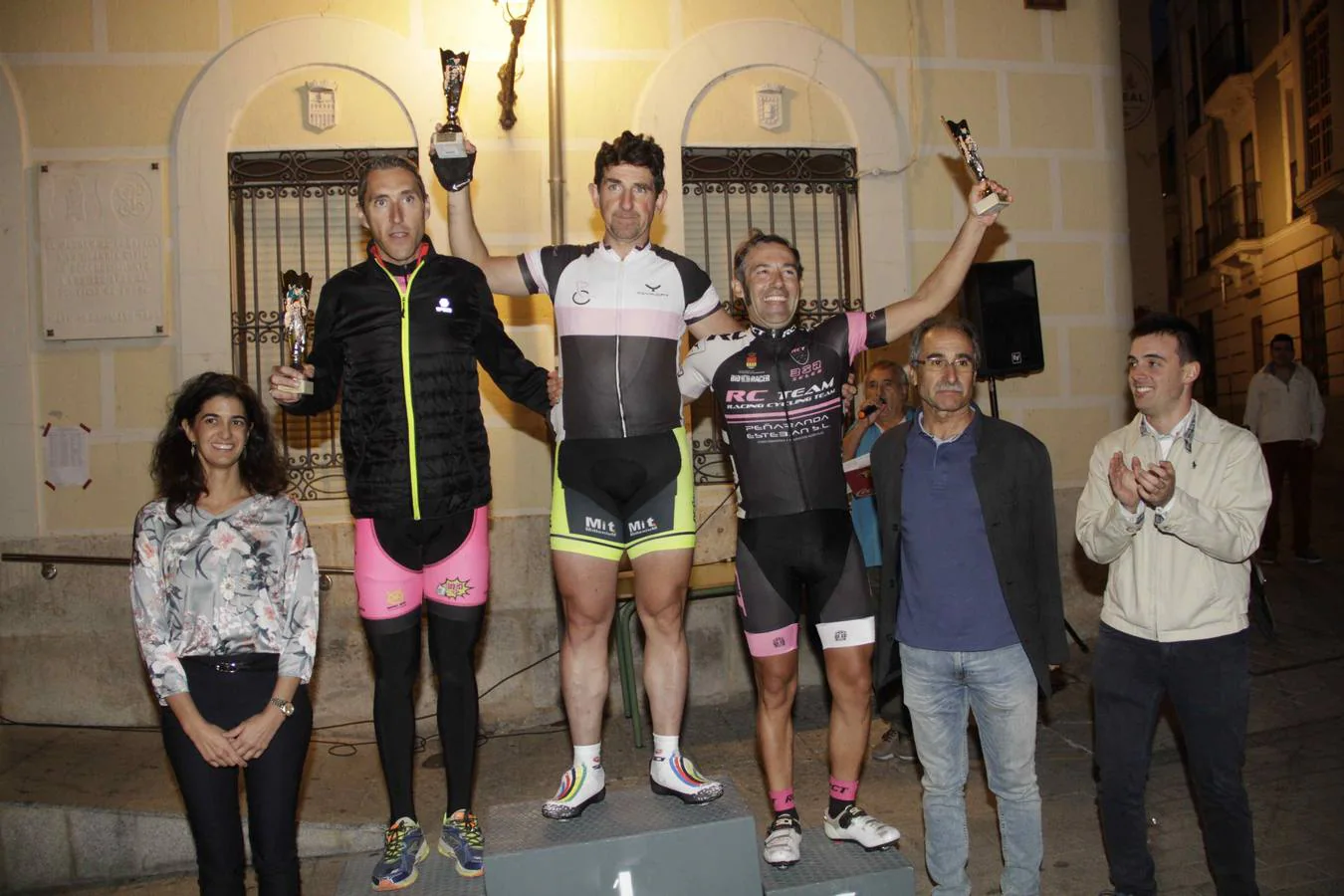 Diego Cosgaya y Marta Antolino se llevan la cronoescalada al castillo de Peñafiel