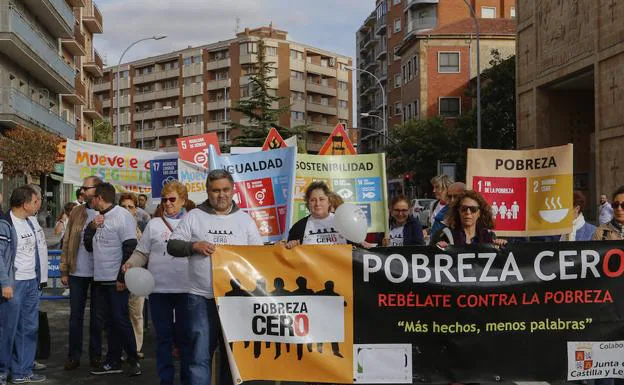 Un momento de la salida de la manifestación en la zona de El Rollo. 