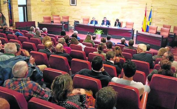 Auditorio lleno en las últimas dos ponencias del seminario. 
