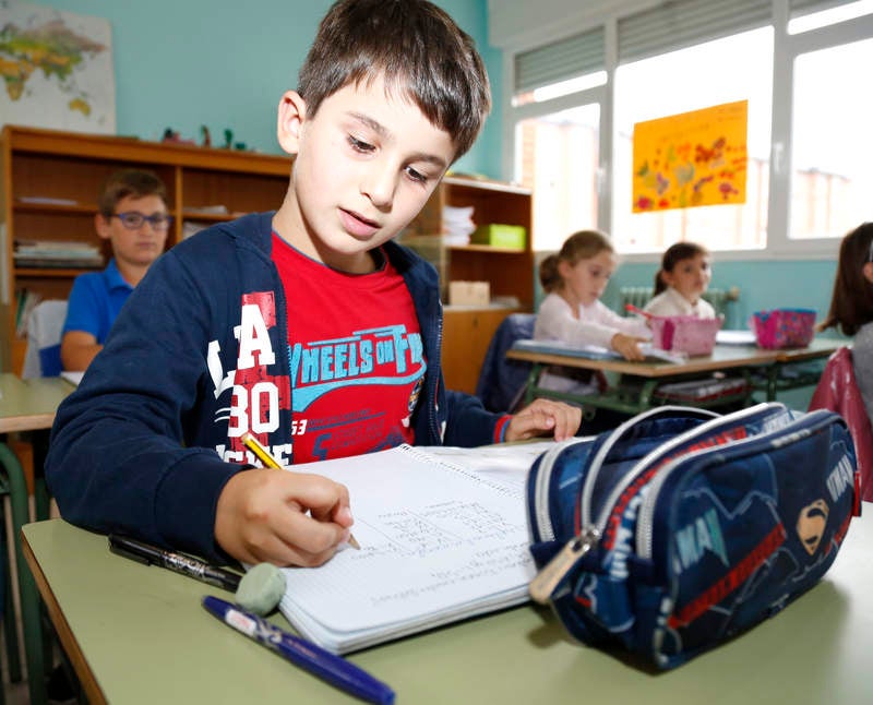 El centro comenzó a funcionar en 1968 por el traslado del antiguo colegio nacional Alonso Berruguete