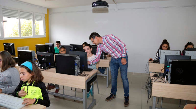 El centro comenzó a funcionar en 1968 por el traslado del antiguo colegio nacional Alonso Berruguete