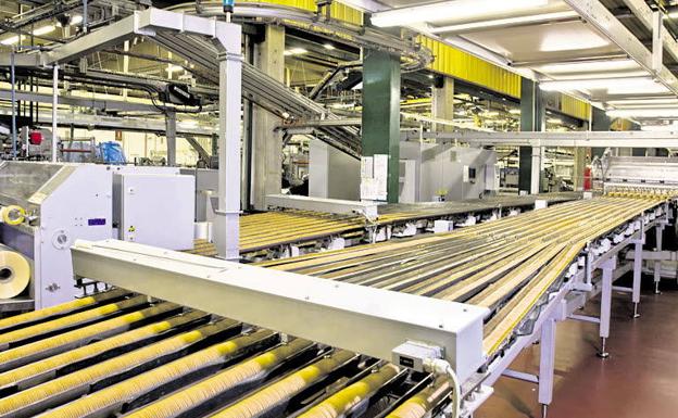 Línea de fabricación de Galletas Gullón en la localidad palentina de Aguilar de Campoo.