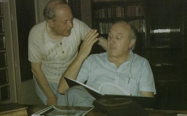 José Jiménez Lozano con José Velicia en su casa de Alcazarén.