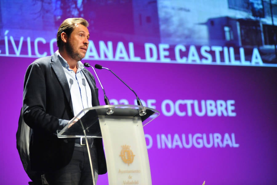 El edificio, con 3,2 millones de inversión, ofrece salas para exposiciones, talleres, biblioteca y un teatro con 320 localidades. Las instalaciones darán servicio a sus 15.000 vecinos.