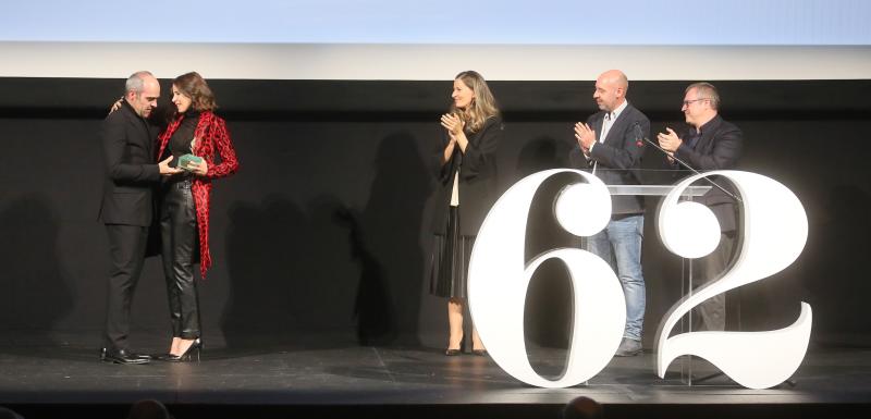 Luis Tosar y Emma Suárez reciben la Espiga de Honor en la Gala del Cine Español