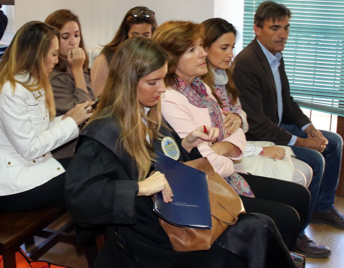 La concejala valenciana se ha visto las caras con la viuda, Raquel Sanz, y los padres del diestro en el juzgado de Sepúlveda
