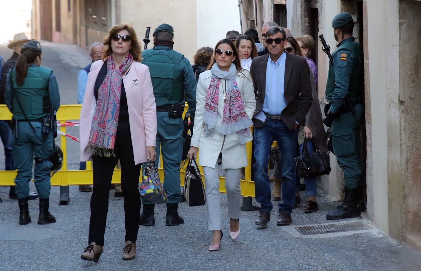 La concejala valenciana se ha visto las caras con la viuda, Raquel Sanz, y los padres del diestro en el juzgado de Sepúlveda