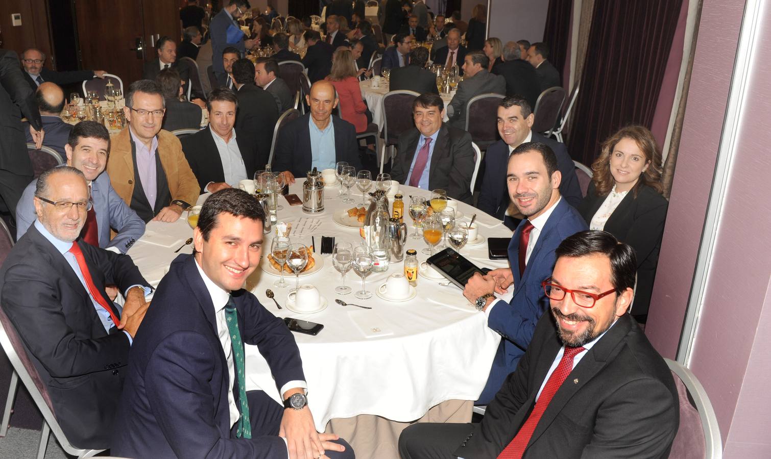 Eduardo Gómez, director regional de Adecco; Ciriaco Rodríguez, director de Instituciones de Banco Santander; Javier Pérez de la Huerta, director comercial Banca Privada; José Antonio Sanz, decano de la Facultad de Económicas; José Luis Mínguez, vicedecano de Económicas; Francisco Antolín, de Áridos Antolín; Carlos Rey, de Morteros Tudela Veguin; Fernando Anta, de Banco Medio Lanum; Laura del Palacio y Renato Antunes, de Mercadona, y Prudencio Herrero, de APD. 