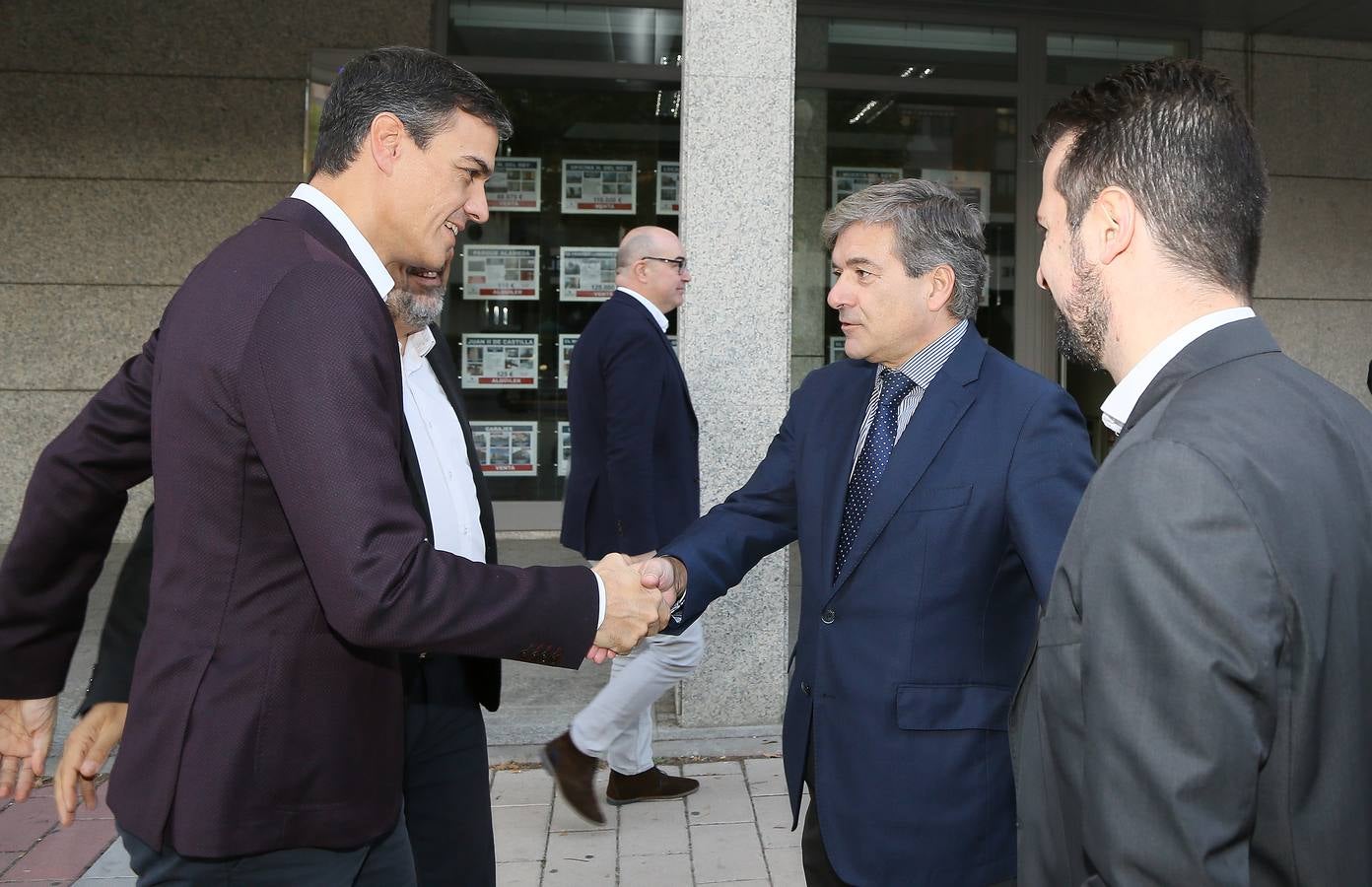 El secretario general del PSOE está convencido de que la cuestión catalana «solo se resuelve con diálogo político» aunque hay que antes hay que «reordenar una situación que está dislocada»