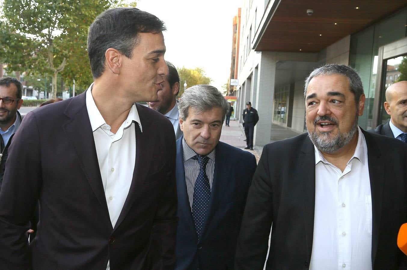 El secretario general del PSOE está convencido de que la cuestión catalana «solo se resuelve con diálogo político» aunque hay que antes hay que «reordenar una situación que está dislocada»