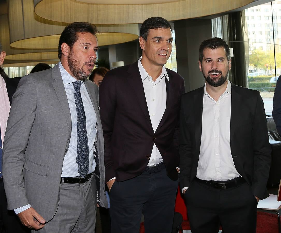 El secretario general del PSOE está convencido de que la cuestión catalana «solo se resuelve con diálogo político» aunque hay que antes hay que «reordenar una situación que está dislocada»