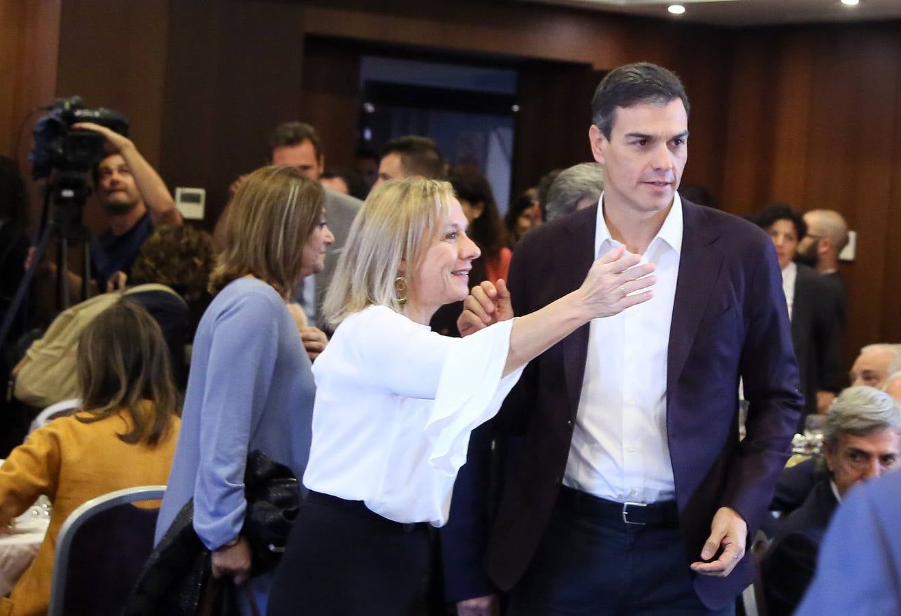 El secretario general del PSOE está convencido de que la cuestión catalana «solo se resuelve con diálogo político» aunque hay que antes hay que «reordenar una situación que está dislocada»