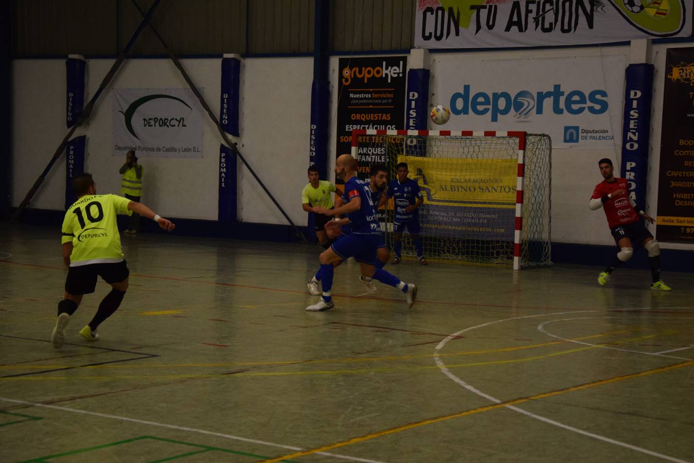 Los de Diestro plantan cara a uno de los mejores equipos nacionales y le ponen contra las cuerdas en los minutos finales con portero jugador