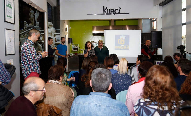 La Pizzería Kuro ha sido el escenario de esta iniciativa, con buena acogida por parte de los profesores palentinos