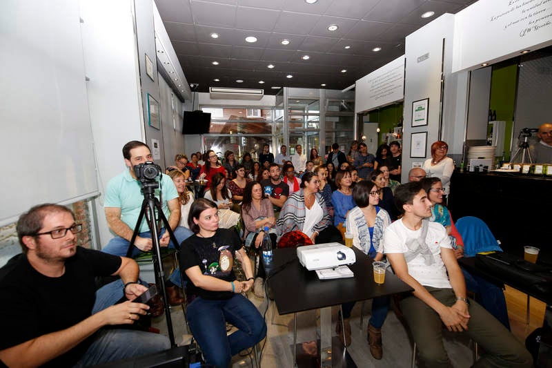 La Pizzería Kuro ha sido el escenario de esta iniciativa, con buena acogida por parte de los profesores palentinos