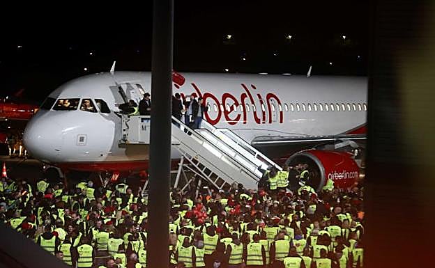Llegada del último vuelo de Air Berlin.