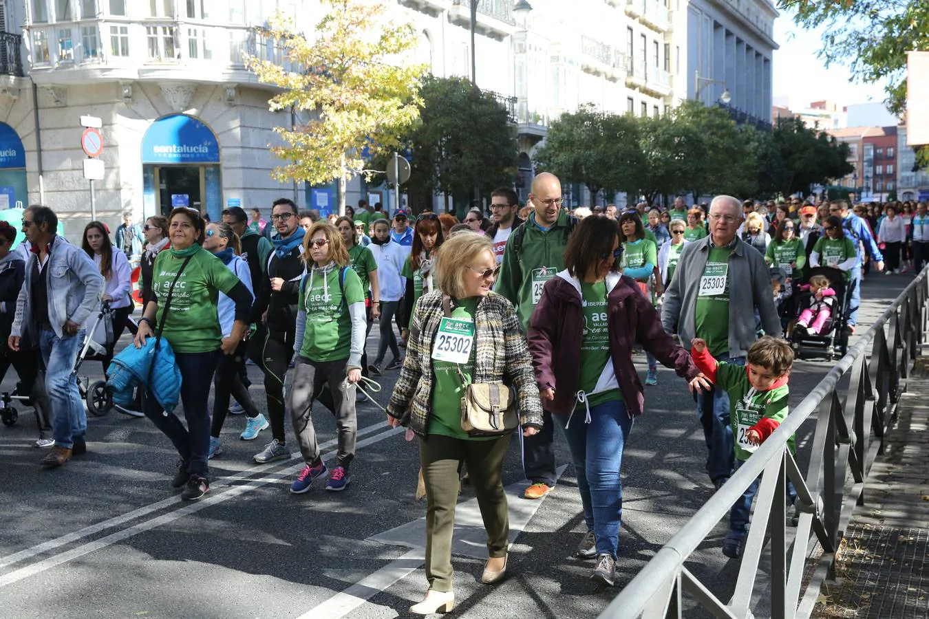 Miles de vallisoletanos se han vestido hoy de verde para salir a la calle en una marcha histórica