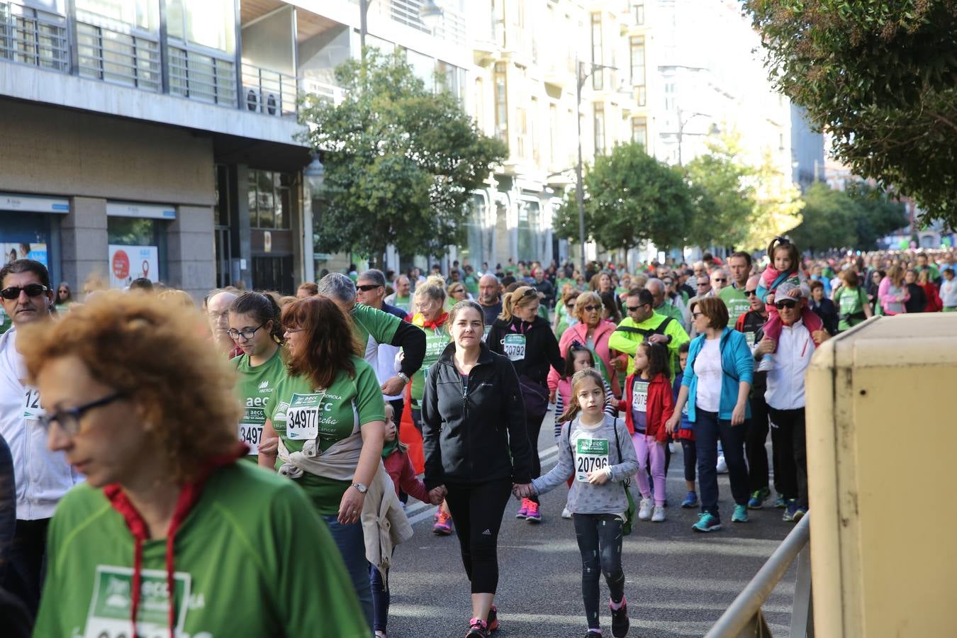 Miles de vallisoletanos se han vestido hoy de verde para salir a la calle en una marcha histórica