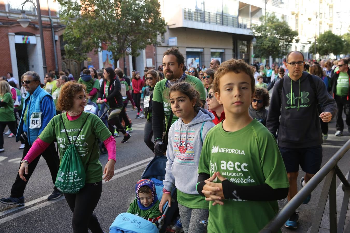 Miles de vallisoletanos se han vestido hoy de verde para salir a la calle en una marcha histórica