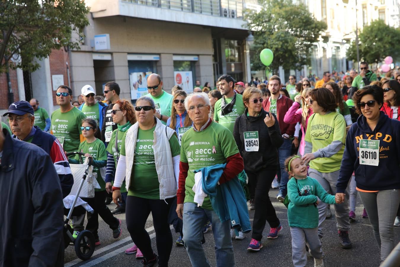 Miles de vallisoletanos se han vestido hoy de verde para salir a la calle en una marcha histórica