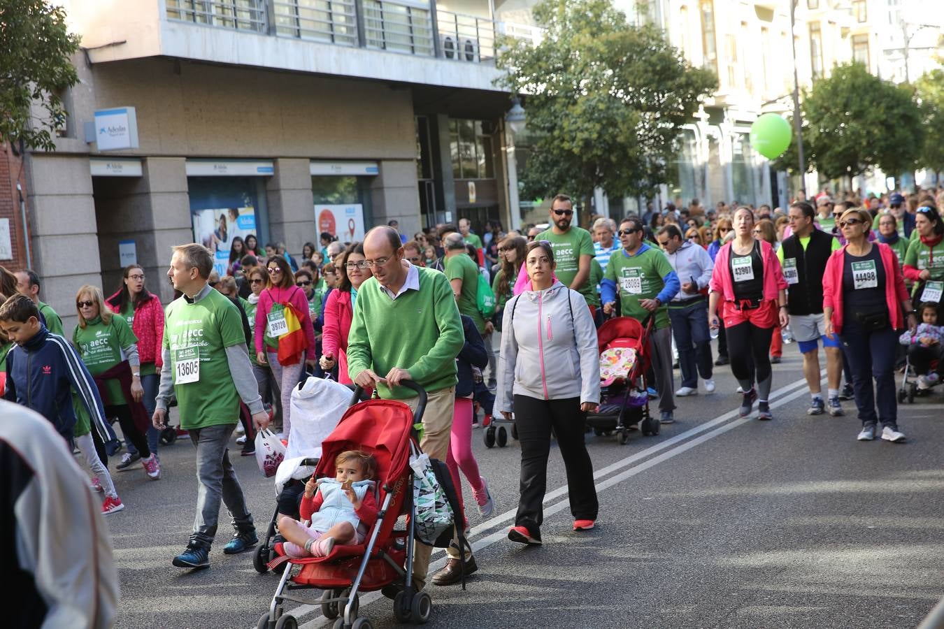 Miles de vallisoletanos se han vestido hoy de verde para salir a la calle en una marcha histórica