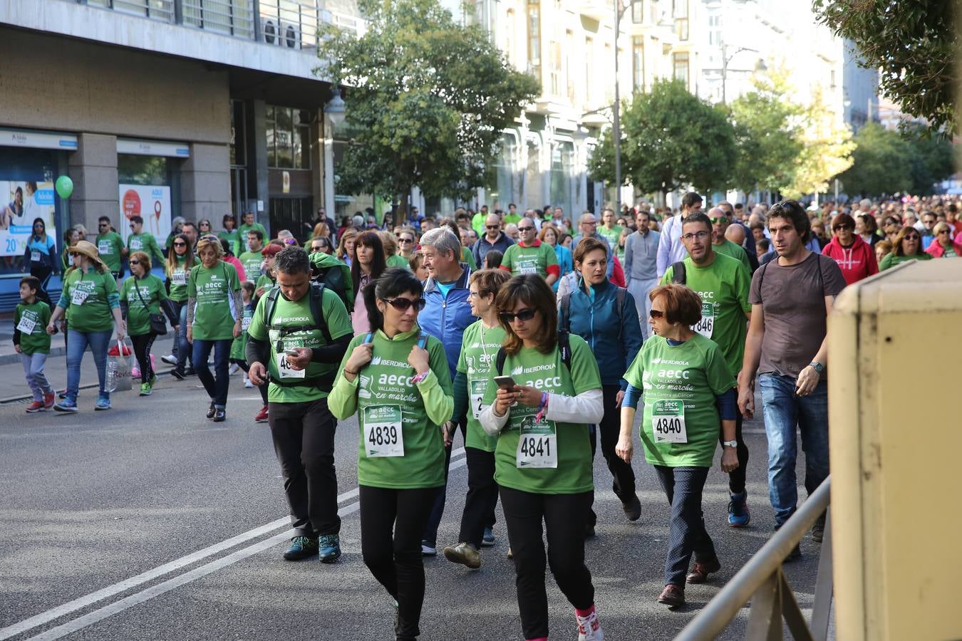 Miles de vallisoletanos se han vestido hoy de verde para salir a la calle en una marcha histórica